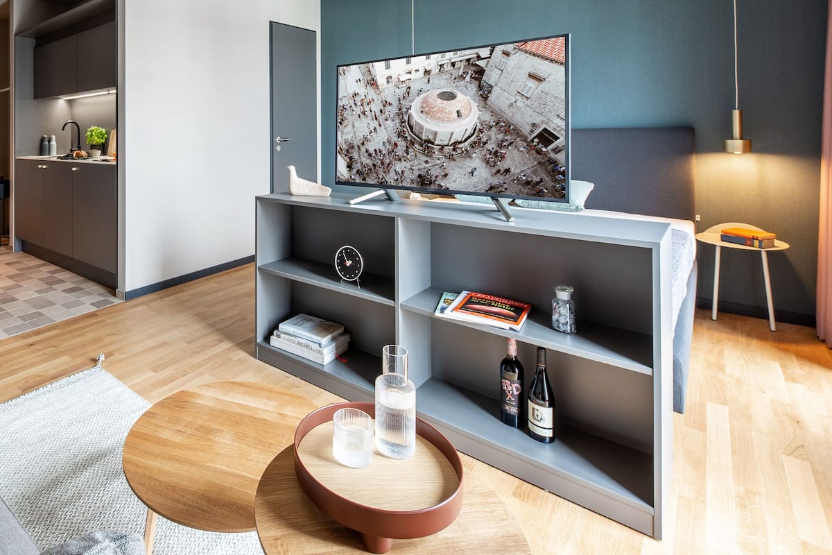 Apartment Medium | Hypo-allergenic bedding, in-room safe, desk, soundproofing