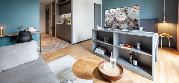 Apartment Medium | Allergitestet sengetøy, safe på rommet, skrivebord og lydisolert