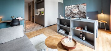 Apartment Medium | 防过敏的被褥、客房内保险箱、办公桌、隔音