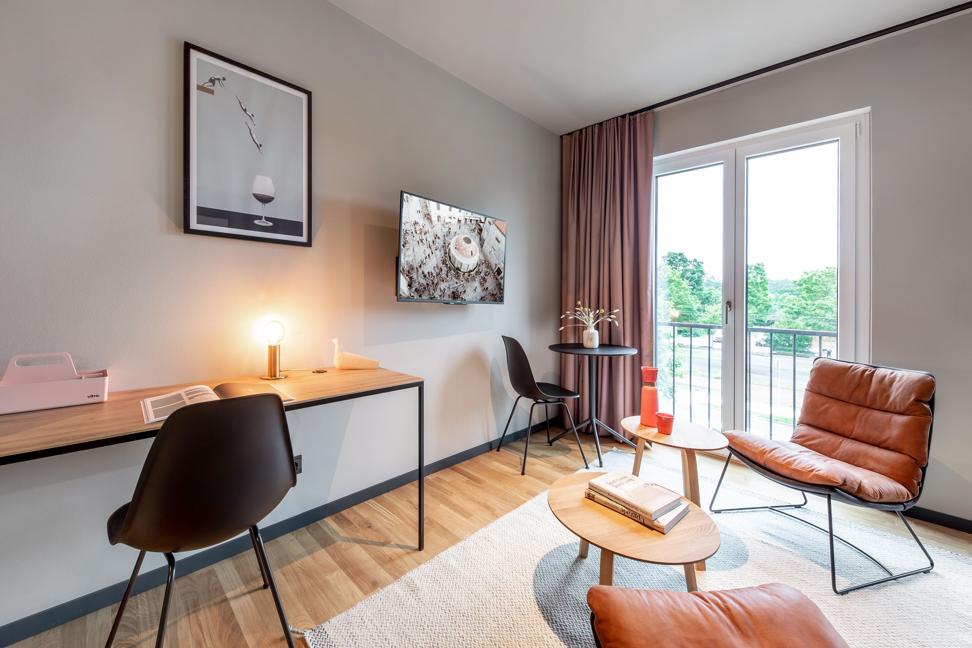 43-inch Smart TV with digital channels, TV, heated floors