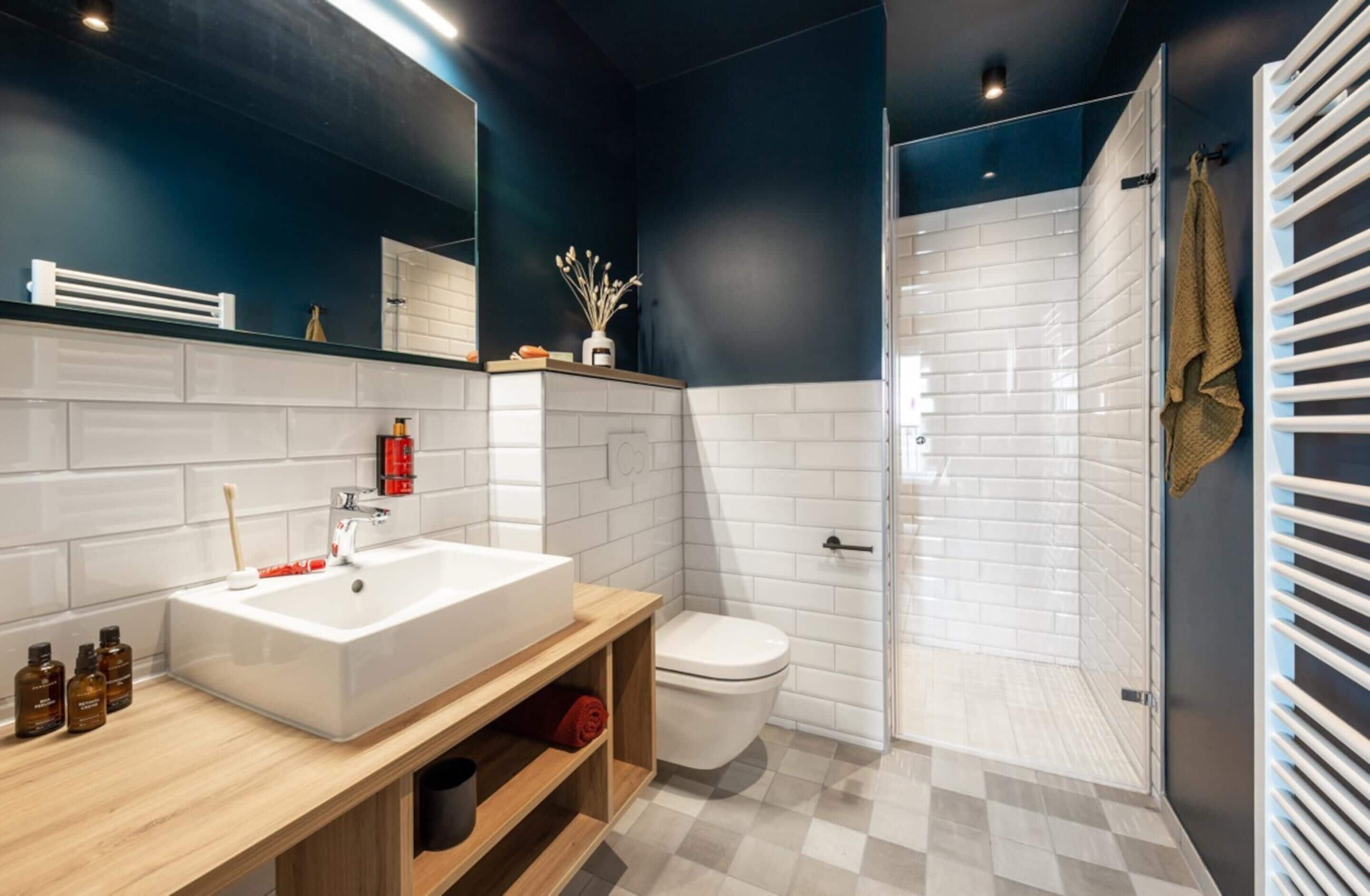 Standard-Apartment, 1 Queen-Bett, Küche (Full Kitchen, Medium) | Badezimmer | Dusche, Haartrockner, Fußbodenheizung (Badezimmer), Seife