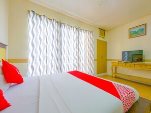 Economy Suite | Desk, free WiFi, bed sheets