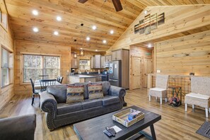 Smart TV, fireplace - 3BR | Mtn Views • Hot Tub • Game Room + Sports Pkg (Sevierville)