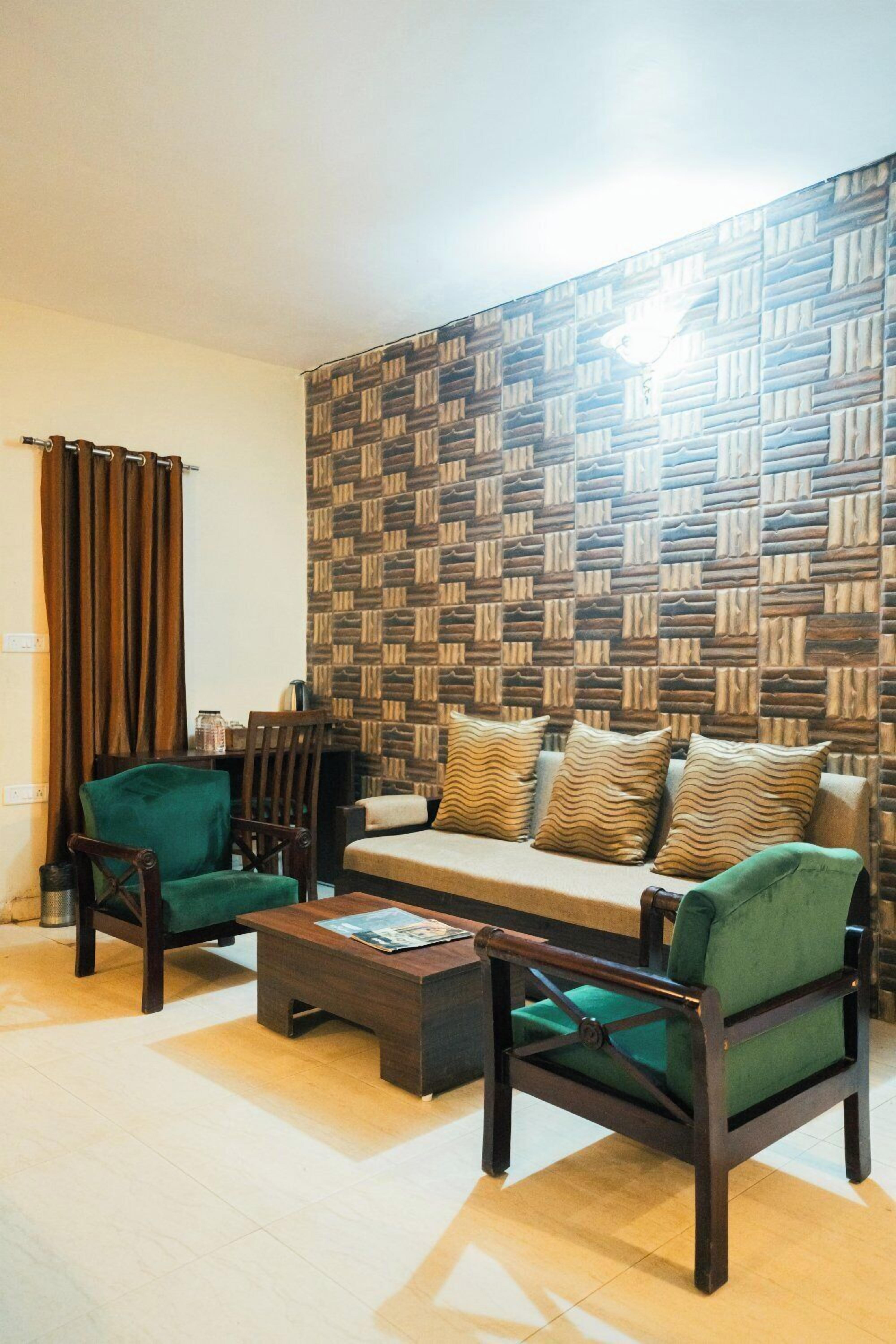 Deluxe Studio | Living area