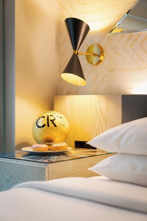 Minibar, in-room safe, blackout curtains, soundproofing - Pestana CR7 Times Square (New York)