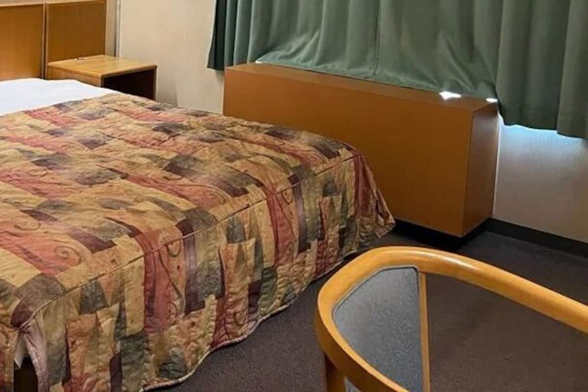 Blackout curtains, soundproofing, iron/ironing board, free WiFi