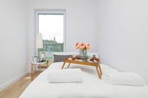 2 عدّة غرف نوم وملاءات أسرّة