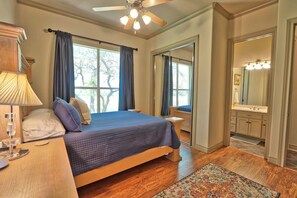 4 bedrooms, desk, iron/ironing board, WiFi