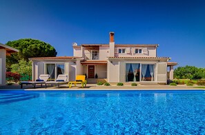 Outdoor pool, a heated pool - Family Villa Captain´s House - heated pool and giant garden (Fažana)