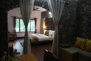 Deluxe-huone | Pimennysverhot, ilmainen Wi-Fi, vuodevaatteet