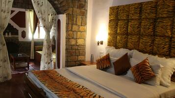 Deluxe Room | Blackout curtains, free WiFi, bed sheets