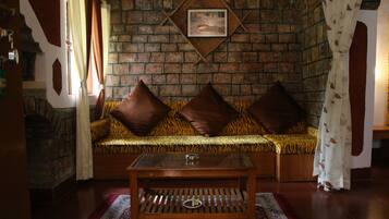 Habitación superior | Zona de estar | Una televisión de pantalla plana