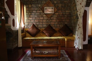 Living area - Mogli Jungle Resorts Bandhavgarh (Manpur)