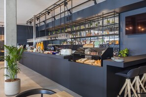 Päivittäinen buffetaamiainen (24 EUR per henkilö)
