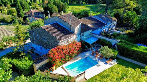 IN THE HEART OF PROVENCE, NEAR TO EVERYTHING, PRIVATE SWIMMING POOL,  8 to 10p.