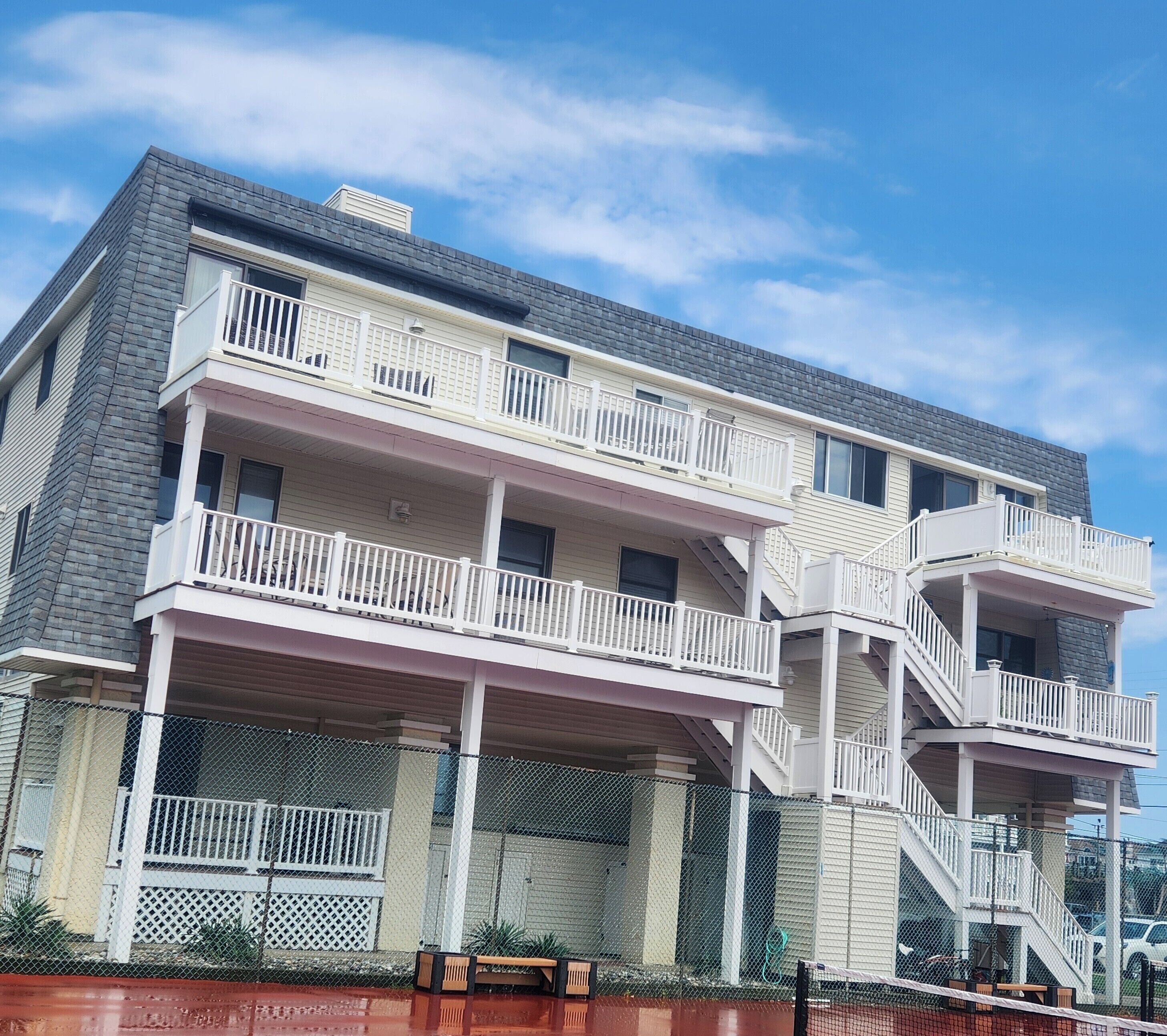 Located convenient to restaurants, shopping, promenade and beach