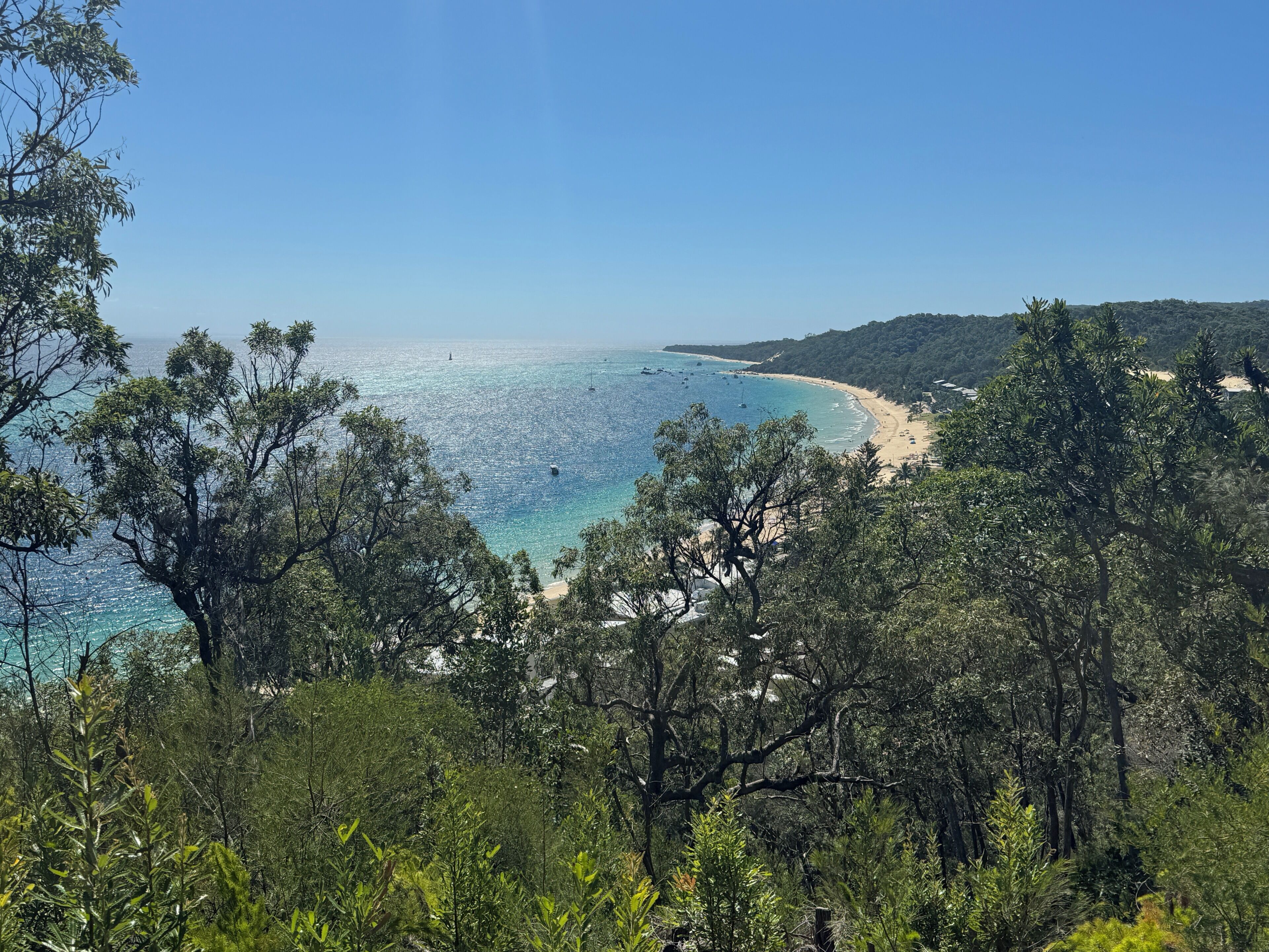 Plage, chaises longues, serviettes de plage