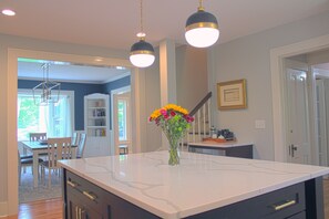 Interior - Elegant Grove Park Colonial; walk to Omni, bakeries, restaurants (Asheville)