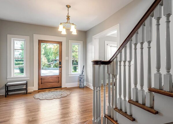 Interior - Elegant Grove Park Colonial; walk to Omni, bakeries, restaurants (Asheville)