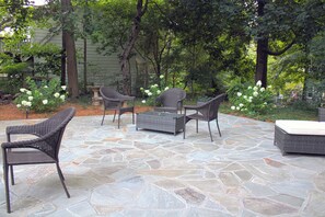Terrace/patio - Elegant Grove Park Colonial; walk to Omni, bakeries, restaurants (Asheville)