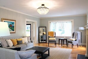 Smart TV, fireplace, books, offices
