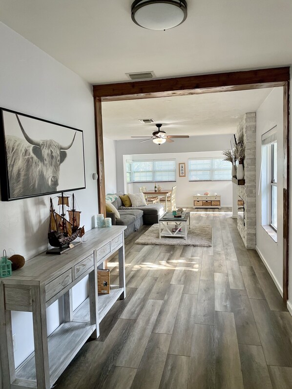 Smart TV, fireplace, books, stereo