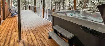 Mossy Pines Cabin   .