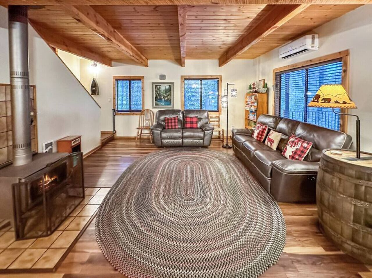 智能電視、壁爐、電子遊戲、DVD 播放機