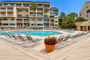 A heated pool - 469 Captains Walk - Oceanfront and Beautiful (Hilton Head Island)