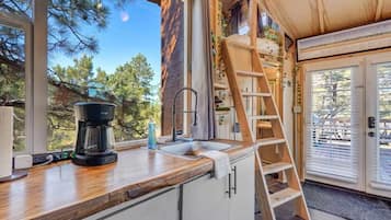 Coffee/tea maker, fridge, microwave, electric kettle