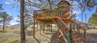 Treehouse Mountain Views Unique Ranch Experience