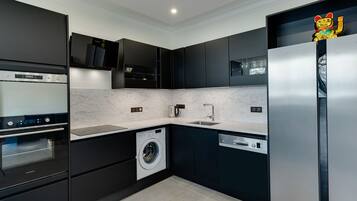 Refrigerador, microondas, horno, placa de cocina