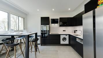 Refrigerador, microondas, horno, placa de cocina