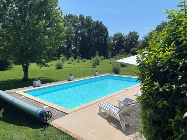 Alberca al aire libre y alberca climatizada