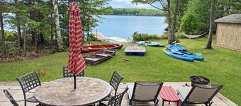White Pines Cabin: Ideal Location for Family, Fishing & Fun~Inc. 12 boats+motor!