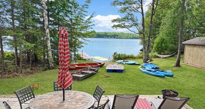 White Pines Cabin: Ideal Location for Family, Fishing & Fun~Inc. 12 boats+motor!