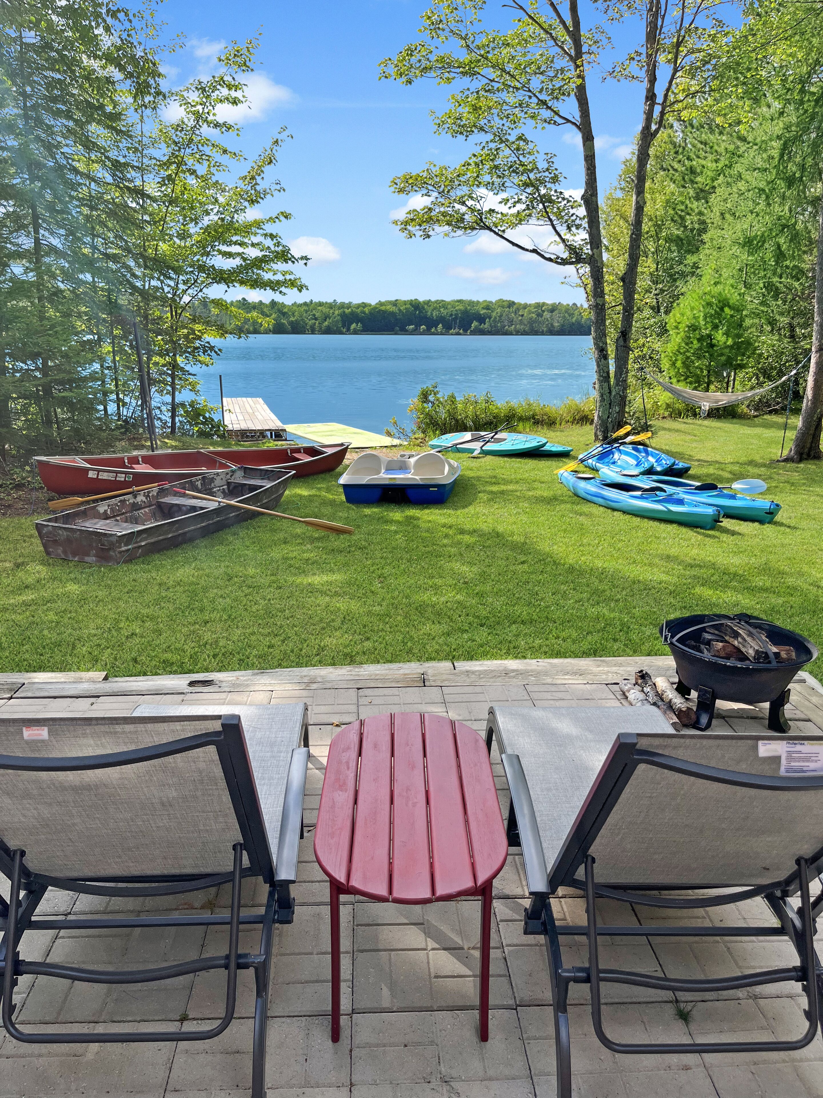 White Pines Cabin: Ideal Location for Family-Fishing-Fun w/ 12 boats + Lily Pad!