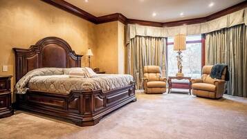 5 slaapkamers, een strijkplank/strijkijzer, reisbedje, wifi