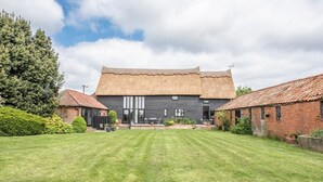 Unclassified image, 3 of 27, button - Hayloft at Valley Farm Barns, Snape (Saxmundham)
