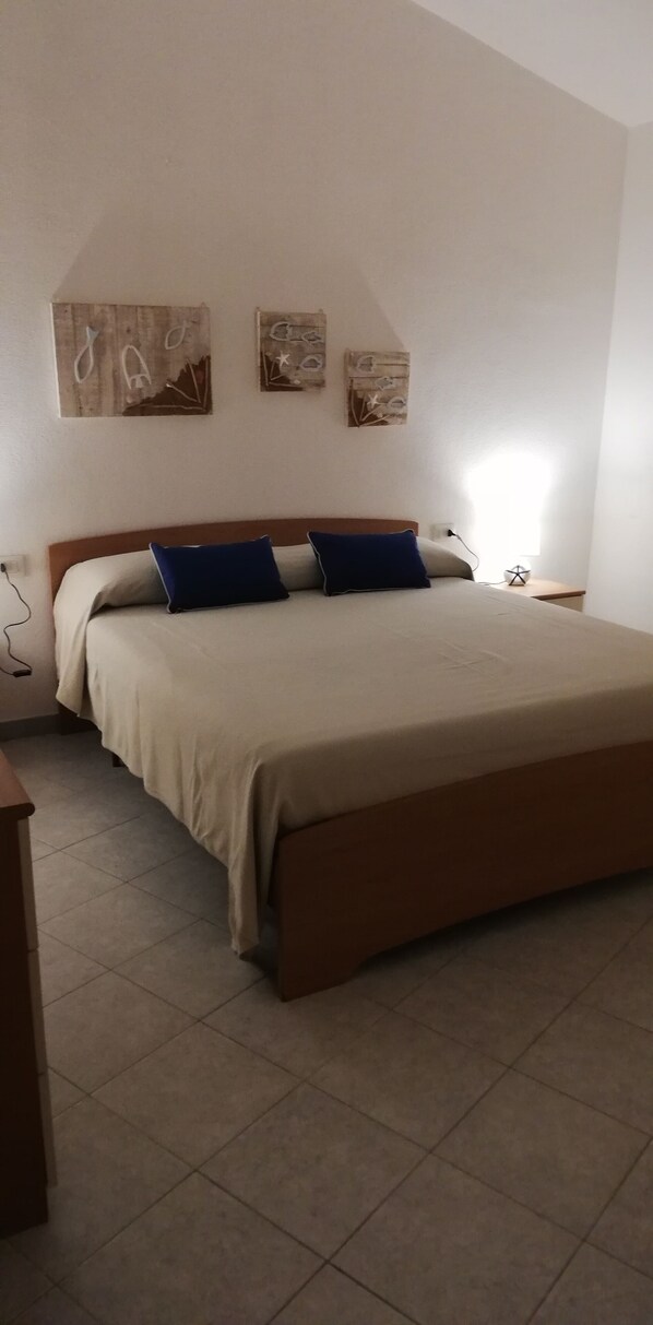 2 bedrooms, WiFi, bed sheets