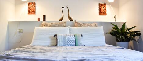 3 bedrooms, iron/ironing board, free WiFi, bed sheets