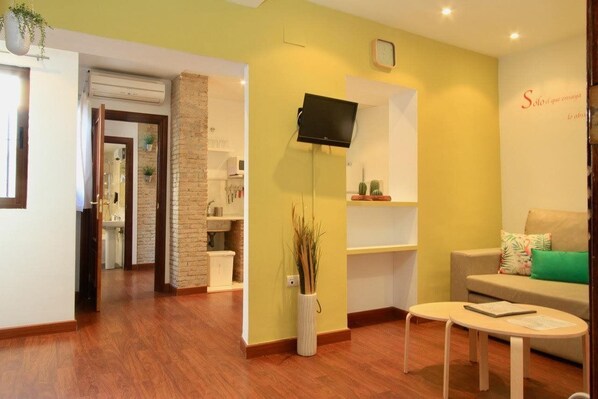 Een strijkplank/strijkijzer