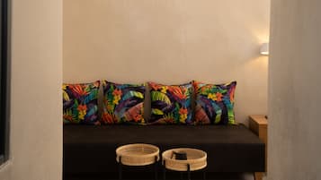 1 makuuhuone, tallelokero huoneessa, pimennysverhot, äänieristys