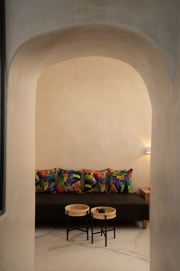 1 bedroom, in-room safe, blackout curtains, soundproofing