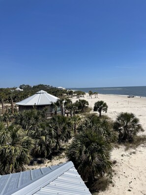 Sur la plage, serviettes de plage