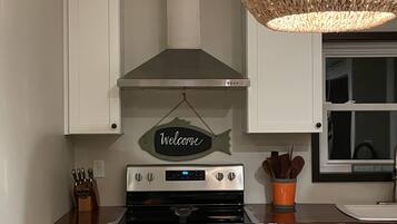 Køleskab, mikrobølgeovn, ovn, kogeplade