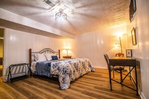 4 Schlafzimmer, Schreibtisch, Bügeleisen/Bügelbrett, kostenloses WLAN