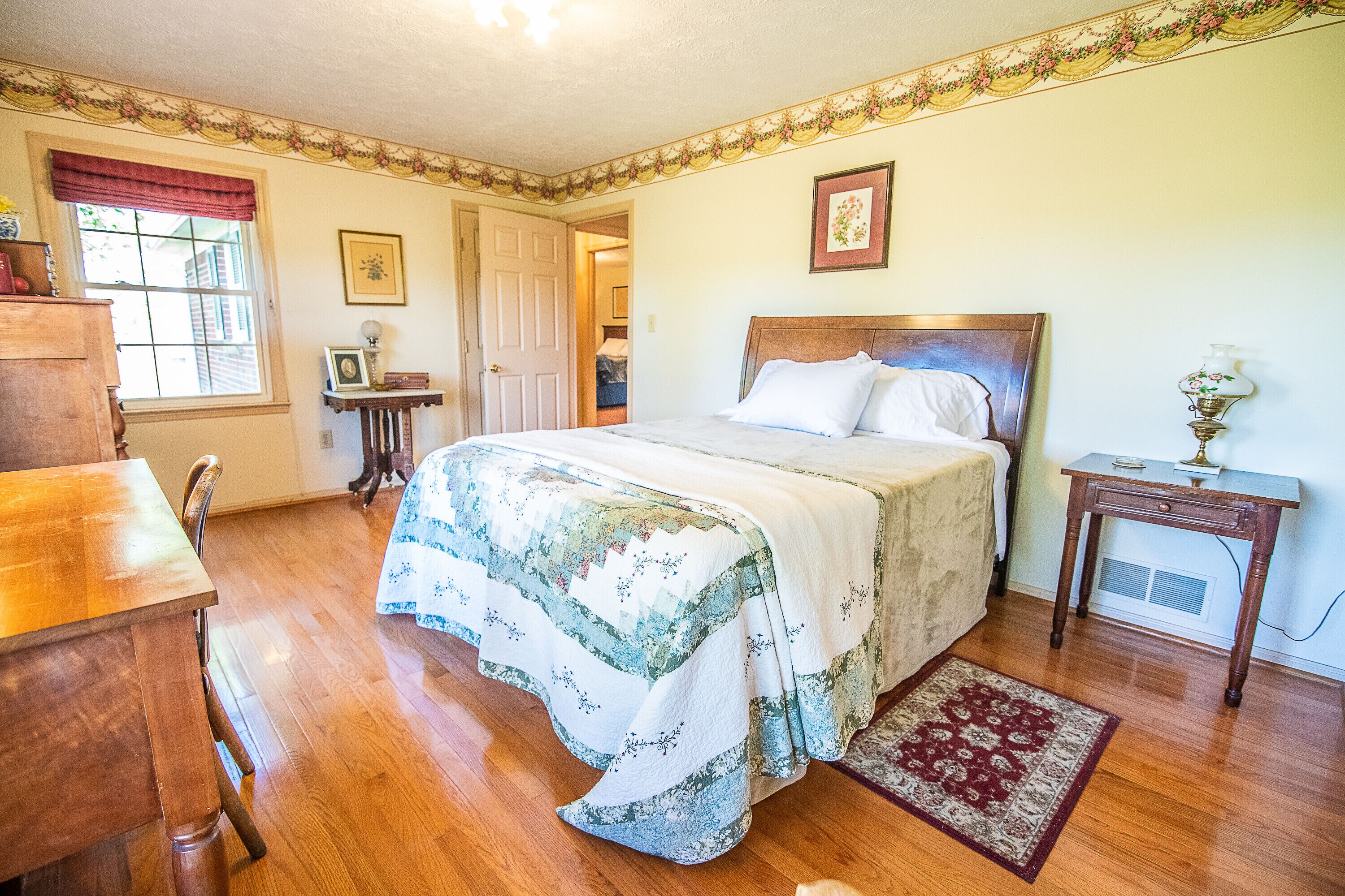 4 bedrooms, desk, iron/ironing board, free WiFi