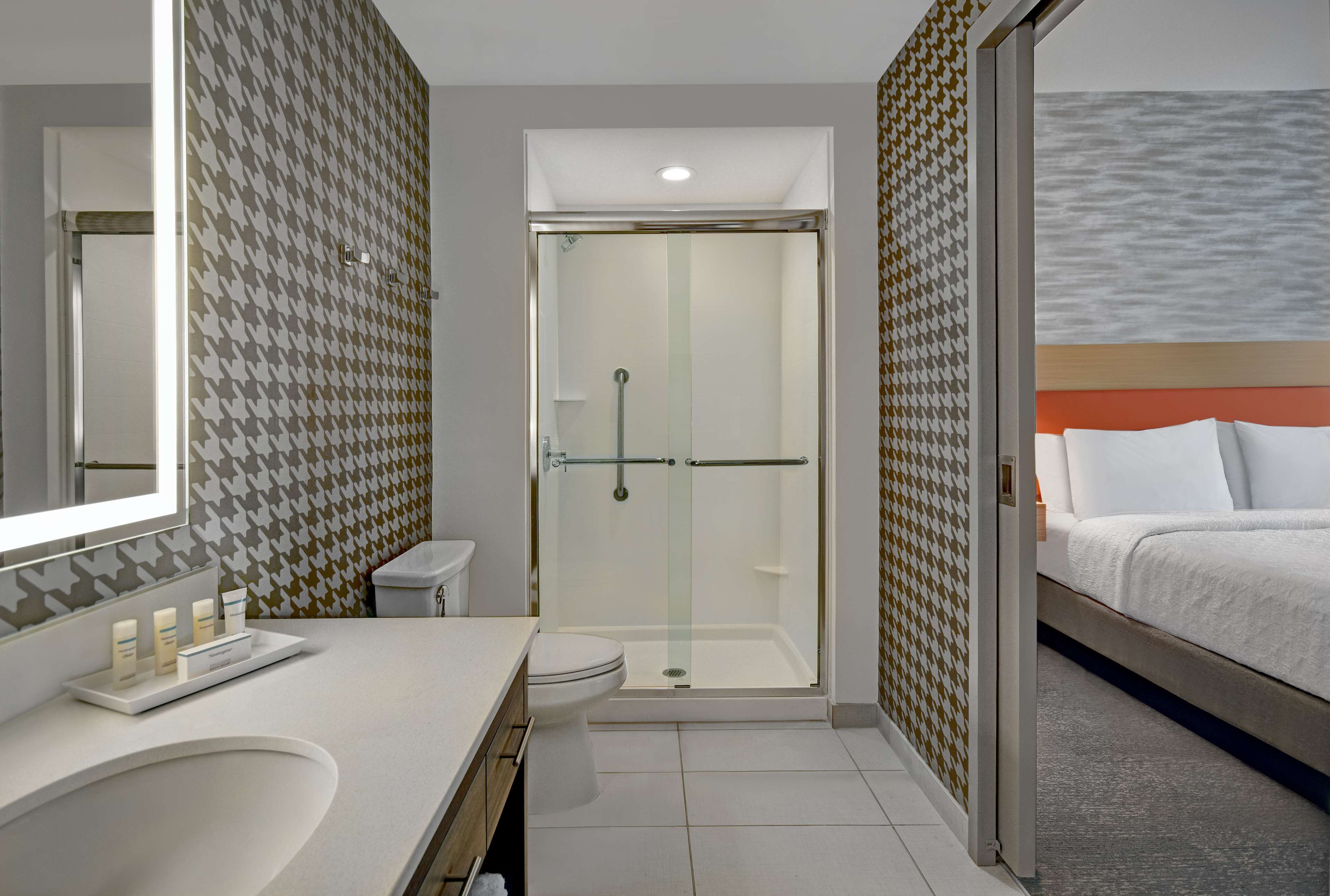 suite, 1 bedroom, corner | bathroom shower