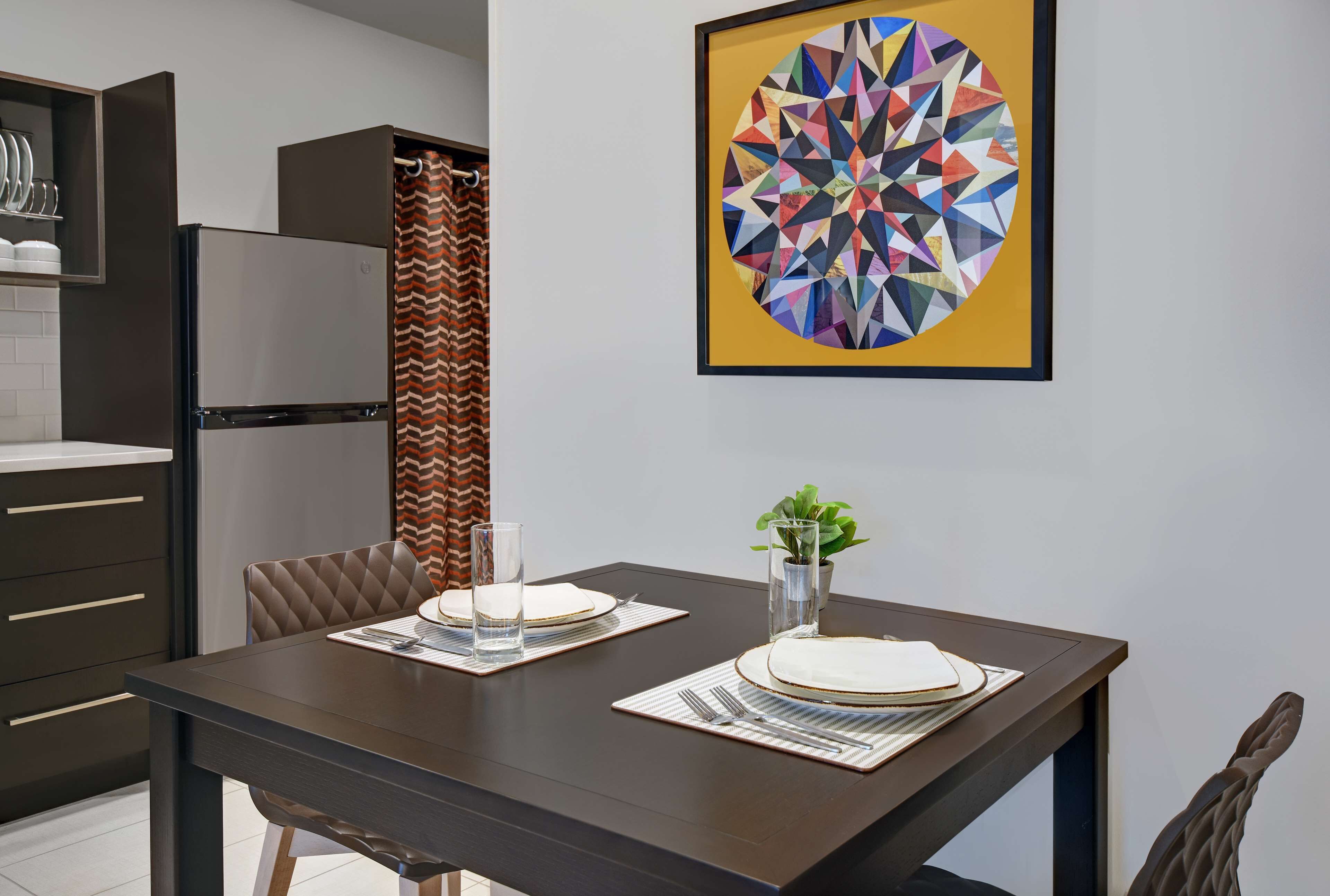 suite, 1 bedroom, corner | private kitchen | full-sized fridge, microwave, oven, stovetop